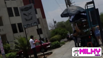 Vendedora Ambulante Acepta La Propuesta Del Tio Milky Y Es Follada Por Dinero free video