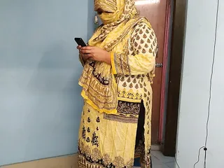 35 Year Old (Ayesha Bhabhi) Bakaya Paisa Lene Aye The, Paise Ke Badle Padose Se Kiya Choda Chudi, Hindi Audio - Pakistan free video